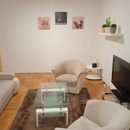 Family Apartment-Csaladias Hangulat เยอร์ ภายนอก รูปภาพ
