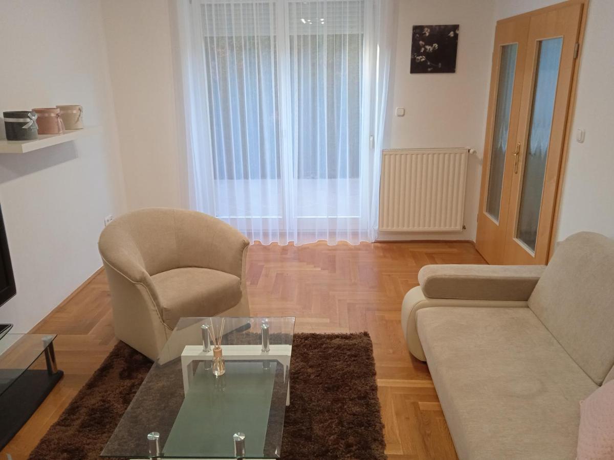Family Apartment-Csaladias Hangulat เยอร์ ภายนอก รูปภาพ